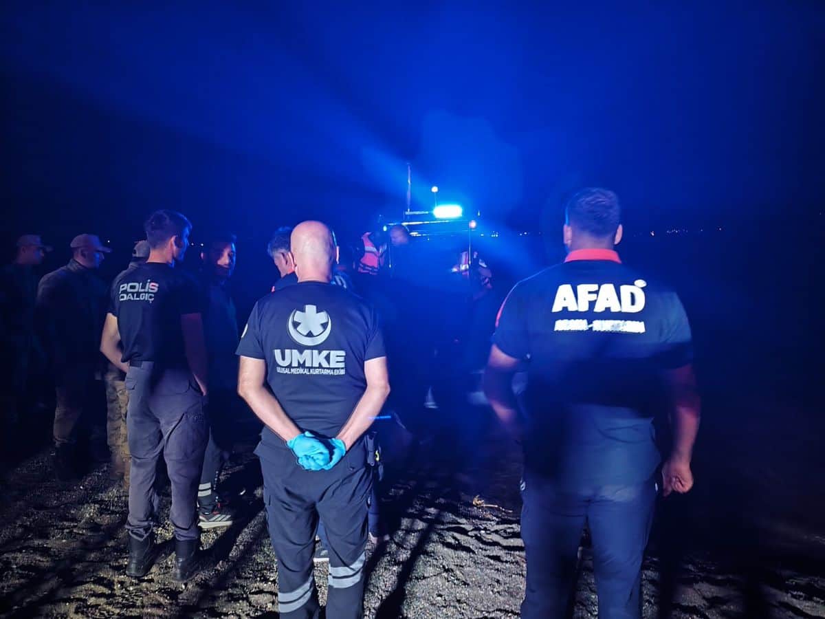 Hazar Gölü'nde Boğulma Faciası: 17 Yaşındaki Genç Hayatını Kaybetti