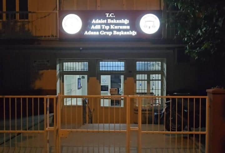 Adana'da otoyol kenarında erkek cesedi bulundu