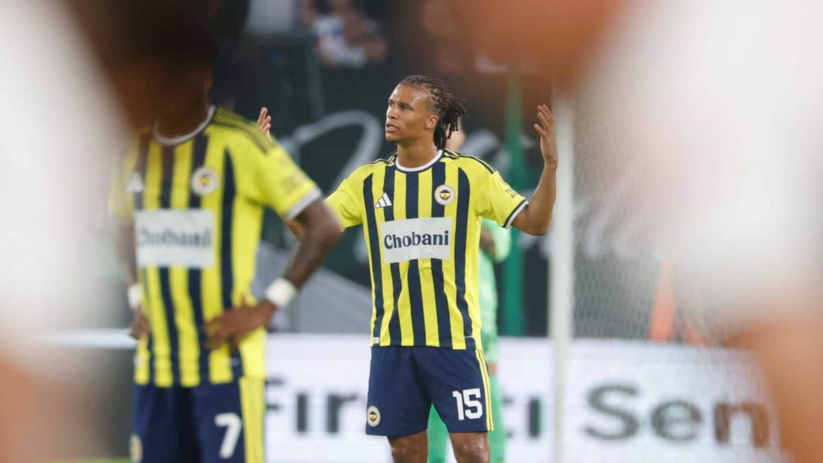 Fenerbahçeli Nathan Ake'den özeleştiri: 'Kendi kendimize maçı zorlaştırdık'