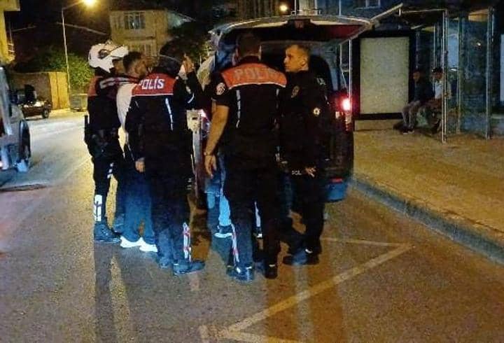 Ehliyetsiz sürücünün aracında 680 uyuşturucu hap ve metamfetamin ele geçirildi