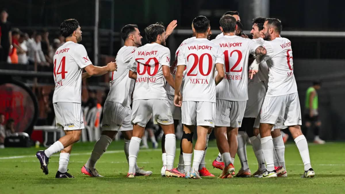 Pendikspor, 10 kişi kalan Batman Petrolspor'dan puanı son anda kurtardı!