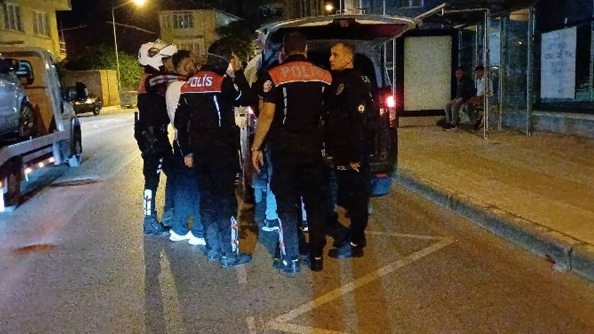 Ehliyetsiz sürücünün yakalandı: 680 uyuşturucu hap ve metamfetamin ele geçirildi