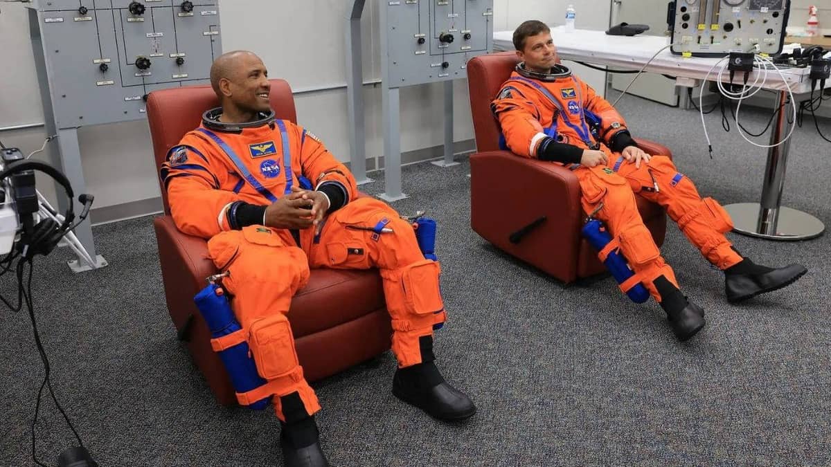 NASA'nın Artemis II misyonundaki iki astronot aktif görevlerinden ayrılıyor