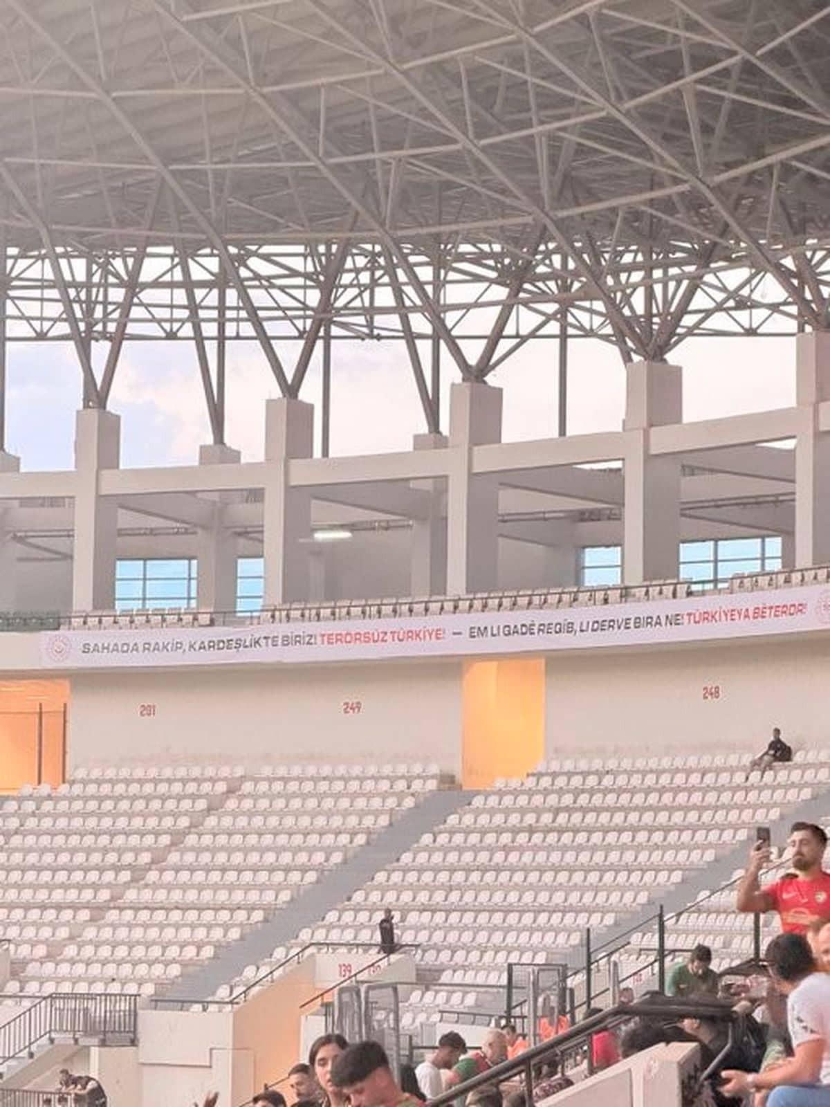 Amed-Erzurumspor Maçında 'Terörsüz Türkiye' Pankartı Amed-Erzurumspor Maçında 'Terörsüz Türkiye' Pankartı
