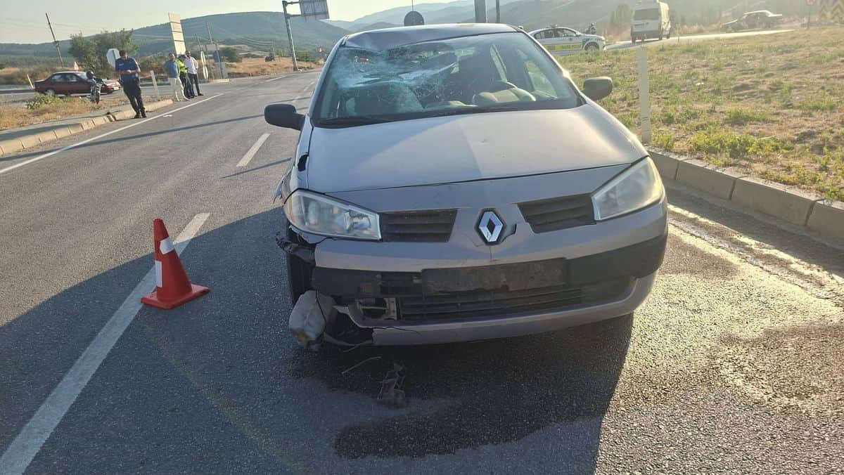 Hisarcık'ta elektrikli bisiklet ile otomobil çarpıştı: 1 ölü Hisarcık'ta elektrikli bisiklet ile otomobil çarpıştı: 1 ölü