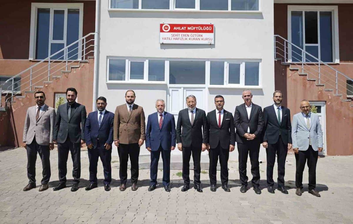 Arpaguş Ahlat'ta Müftülerle Buluştu Arpaguş Ahlat'ta Müftülerle Buluştu