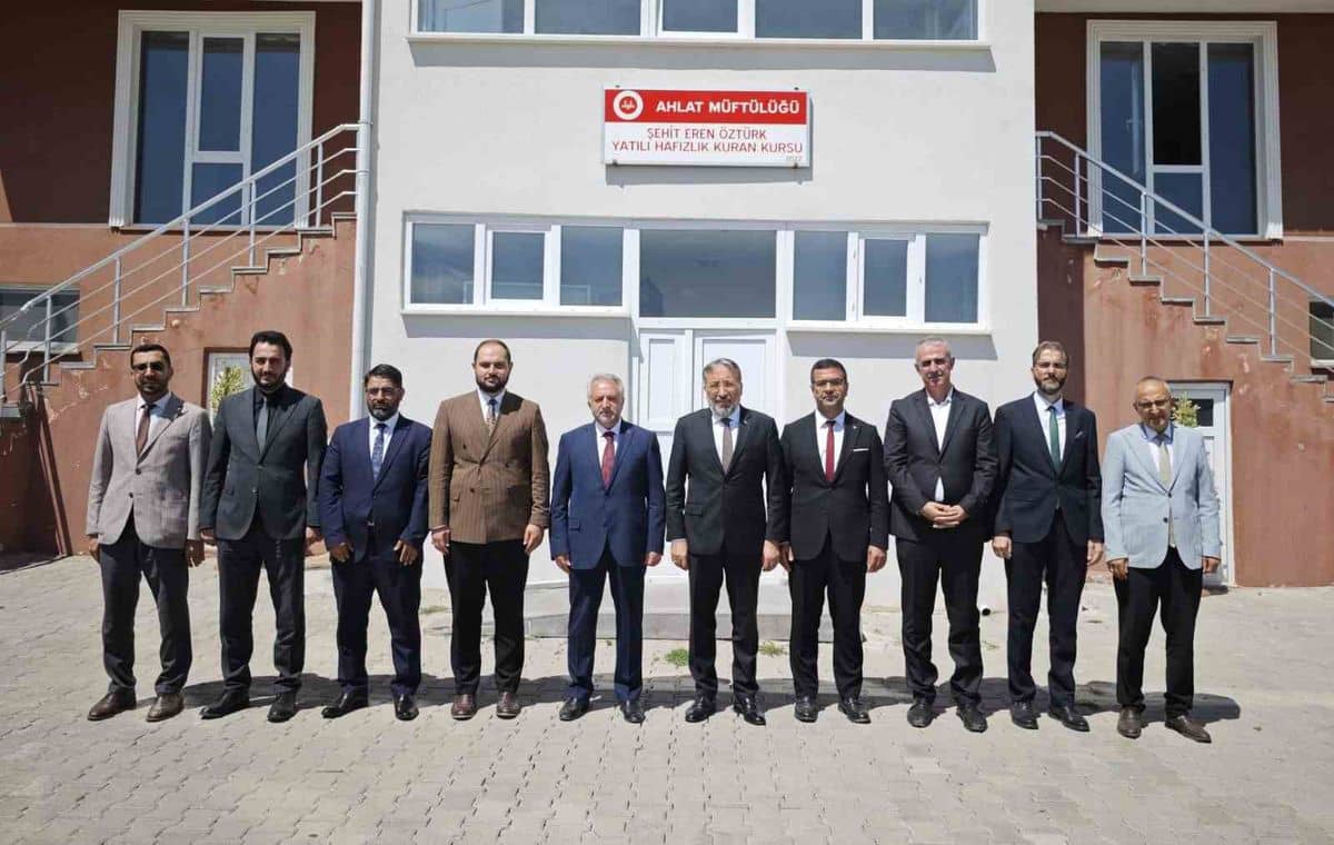Arpaguş Ahlat'ta Müftülerle Buluştu Arpaguş Ahlat'ta Müftülerle Buluştu