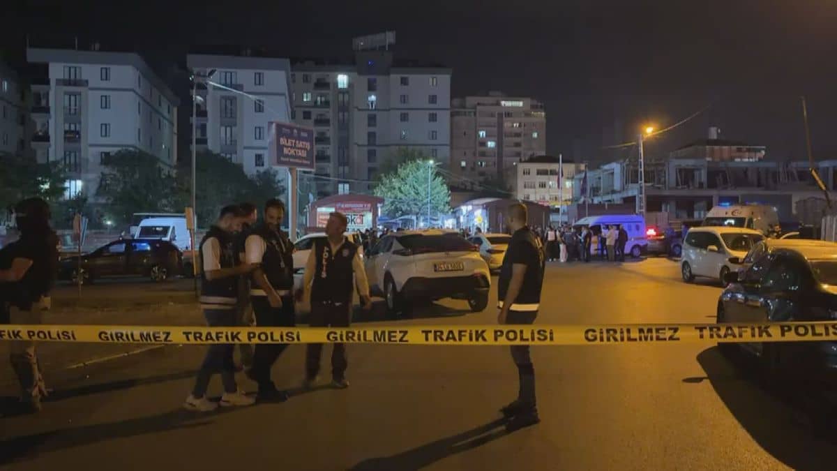 Sultanbeyli'de DEAŞ Operasyonu: Saldırı Planlayan Şüpheli Etkisiz Hale Getirildi Sultanbeyli'de DEAŞ Operasyonu: Saldırı Planlayan Şüpheli Etkisiz Hale Getirildi