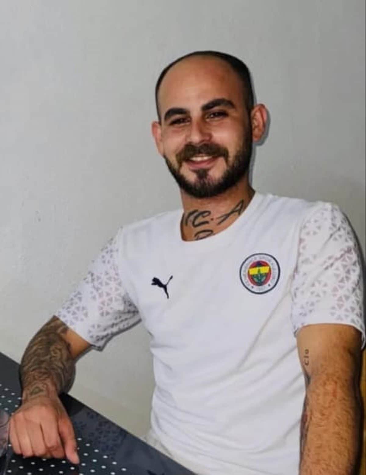 Adana’da hafif ticari araçla çarpışan motosikletin sürücüsü öldü Adana’da hafif ticari araçla çarpışan motosikletin sürücüsü öldü