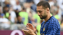 Serie A'da Hakan Çalhanoğlu ilk maçtan siftah yaptı, Inter 4 golle kazandı Serie A'da Hakan Çalhanoğlu ilk maçtan siftah yaptı, Inter 4 golle kazandı
