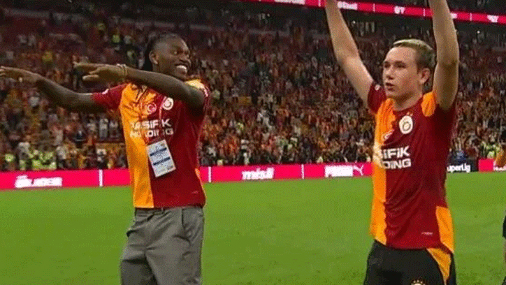 Galatasaray maçı kazandı! Rafael Leao, Rams Park'ta sahaya indi Galatasaray maçı kazandı! Rafael Leao, Rams Park'ta sahaya indi