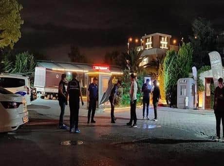 İstanbul Küçükçekmece'de kafede işletme sahibine silahla ateş açıldı! Yaralılar var İstanbul Küçükçekmece'de kafede işletme sahibine silahla ateş açıldı! Yaralılar var