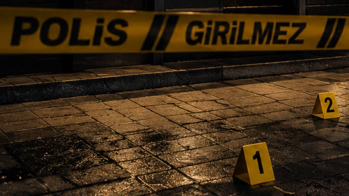 Avcılar’da aracına binen şahsa silahlı saldırı Avcılar’da aracına binen şahsa silahlı saldırı