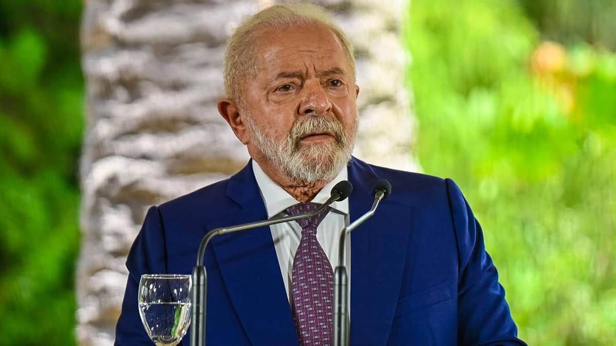 Lula da Silva, yeniden devlet başkanı adayı ilan edildi: 'Ben yaşadığım sürece bu ülkeyi aşırı sağ yeniden yönetemeyecek' Lula da Silva, yeniden devlet başkanı adayı ilan edildi: 'Ben yaşadığım sürece bu ülkeyi aşırı sağ yeniden yönetemeyecek'