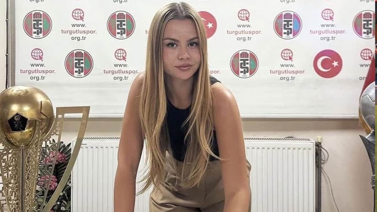 Türk futbolunda tarihe geçen imza: Takım 22 yaşındaki kadın teknik direktöre emanet Türk futbolunda tarihe geçen imza: Takım 22 yaşındaki kadın teknik direktöre emanet